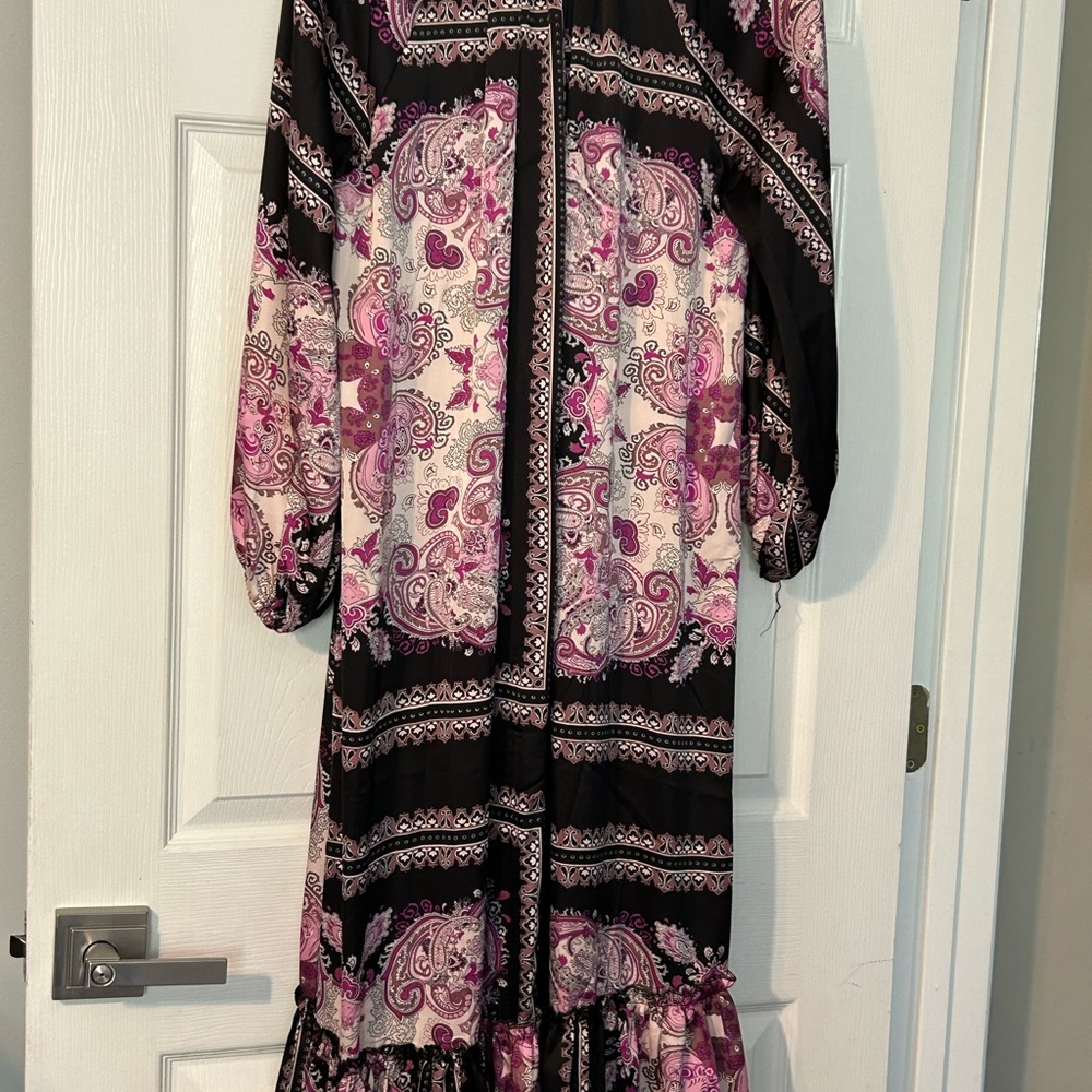 Elegant Paisley Maxi Dress - Black and Pink